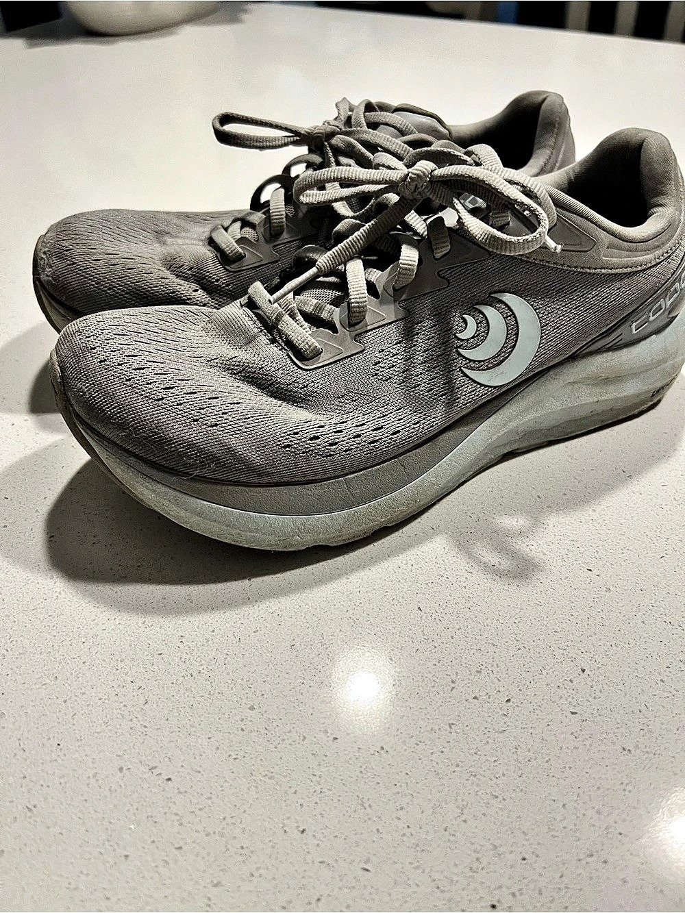 On Cloudswift Gray Athletic Shoes
